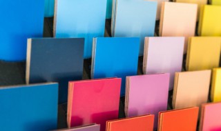 用什么颜色可以调出蓝色?（用哪种颜色可以调出蓝色）