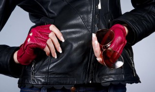 皮衣脏了在家怎么清洗小妙招（皮衣里面脏了在家怎么清洗）