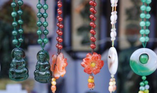 冰种翡翠原石价格（冰种翡翠原石多少钱一克）