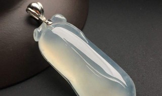 玻璃冰种翡翠（玻璃冰种翡翠图片）