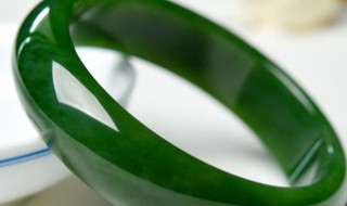 翡翠手镯有棉絮好不好 翡翠手镯有棉絮好吗