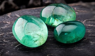 冰种满绿翡翠价格（冰种满淡绿翡翠牌子价格）