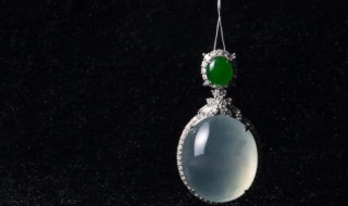 翡翠的好处和作用(翡翠的好处与作用)