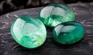 冰种翡翠是天然的吗(天然翡翠和冰种翡翠哪个好)