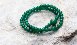 翡翠的作用与功效（翡翠的作用与功效找不到了）