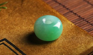 翡翠玉的好处和作用(翡翠的好处与作用)