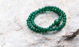 白底飘绿翡翠好不好 白底飘绿翡翠是什么种