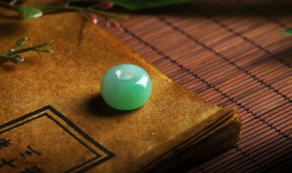 冰种白色翡翠值钱吗（翡翠冰种白色价钱如何）