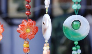 糯种飘绿翡翠值钱吗 糯种飘阳绿翡翠值钱吗