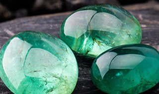 满绿糯种翡翠值钱吗(糯种深绿翡翠)