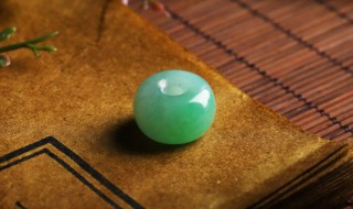 怎样判断翡翠的好坏(如何甄别翡翠的好坏)