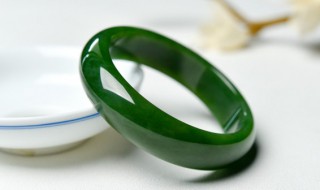 翡翠手镯如何鉴定好坏 怎么辨别翡翠手镯好坏
