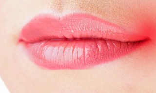 怎么摆脱嘴唇干裂 嘴唇干裂怎么办呀
