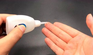 三秒胶水手上怎么去除 怎样洗掉手上的三秒胶