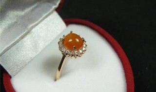 如何保养红翡翠戒指（翡翠戒指怎样保养）