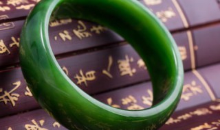 注胶的翡翠（注胶的翡翠怎么鉴别）