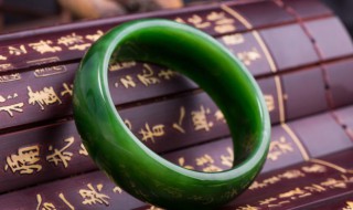 翡翠玉养人吗（翡翠养人吗）