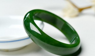 玛瑙和翡翠哪个值钱 玛瑙和翡翠哪个值钱视频