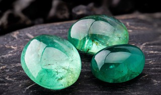 如何分辨翡翠原石 如何分辨翡翠原石和普通石头