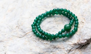 翡翠鳄鱼的寓意(鳄鱼玉雕寓意)