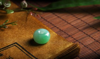 翡翠和绿松石哪个更好（翡翠与绿松石的趋势哪个更好）