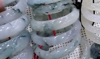 水沫玉与翡翠的区别（水沫玉和翡翠怎么区别）