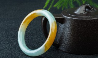 翡翠手镯带哪个手好（翡翠玉镯子戴哪个手好）