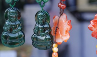 冰种晴水翡翠挂件价格（冰种翡翠摆件山水价格）