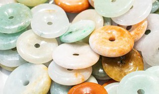 翡翠原石切面(翡翠原石切面白色)