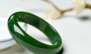 翡翠起胶好还是起莹好 翡翠起刚好还是起胶好