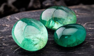 翡翠原石多少钱一公斤 翡翠原石多少钱一克