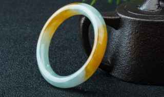 翡翠有黄点好吗（翡翠上面有点黄好吗?）