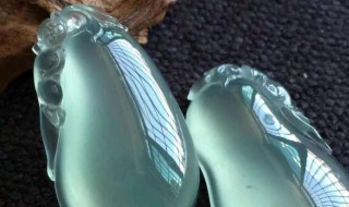 翡翠绿的好还是白的好（白翡翠和绿翡翠哪个好）