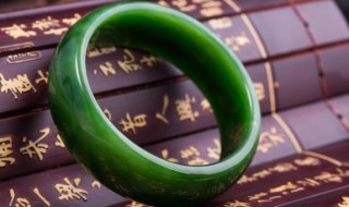 翡翠手镯碎了能修好吗（翡翠镯子碎了能修好吗）