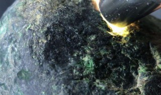 翡翠豆种原石 翡翠豆种是什么样