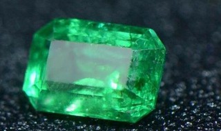 翡翠和祖母绿哪个好(翡翠和祖母绿哪个更好)