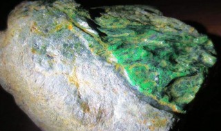 翡翠原石干青 翡翠原石干青图片