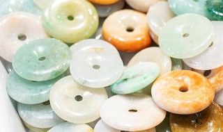 和田玉与翡翠哪个好 和田玉和翡翠哪个好