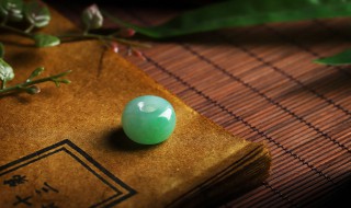 玉髓好还是翡翠好（翡翠好还是玉好还是玉髓好还是玛瑙好）