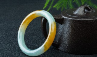 白色翡翠手镯值钱吗 白玉手镯值钱吗