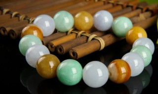 白翡翠和绿翡翠哪个好（翡翠白的和绿的哪个好）