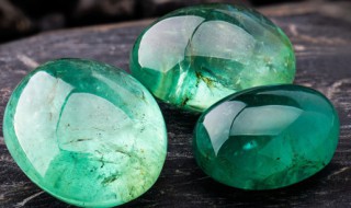 翡翠棉絮多好还是少好（有棉絮状的翡翠好吗）