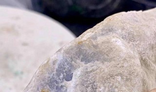 翡翠原石表皮（翡翠原石表皮有绿）