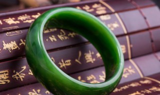 翡翠好还是玉髓好（翡翠好还是玉好还是玉髓好还是玛瑙好）