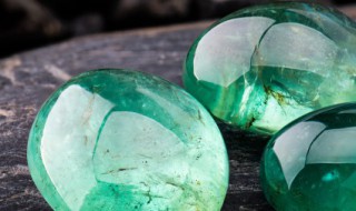 淡绿色翡翠值钱吗 浅绿色翡翠值钱吗