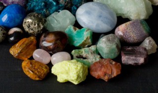 粉色的翡翠值钱吗（翡翠有粉色的吗值钱吗）