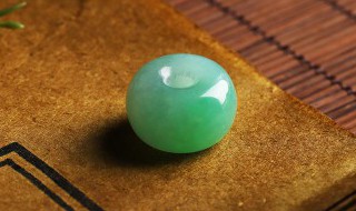翡翠值钱还是玉值钱 翡翠个玉哪个值钱