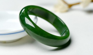 玛瑙和翡翠哪个好（玛瑙和翡翠哪个好?）