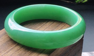 果绿翡翠值钱吗（果绿色翡翠价值高吗）