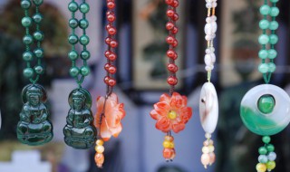 买和田玉好还是翡翠好 翡翠好还是和田玉好?什么玉真贵